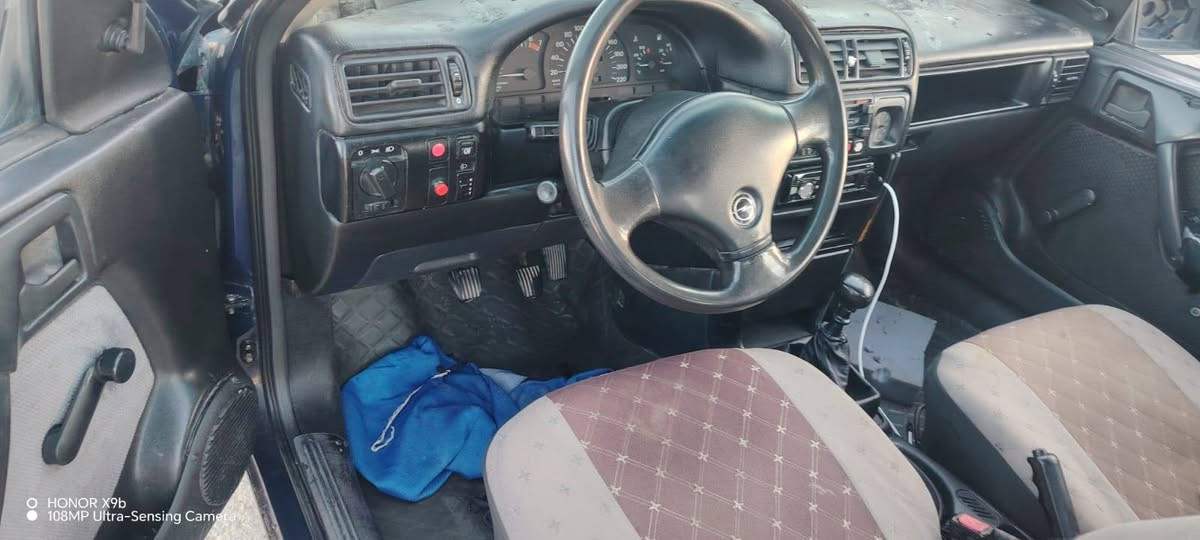 السلام عليكم اوبل فكترا جديده سياره بدون ضربه مكينه 1600 كير عادي كل نقص مابيه تخم تاير صدر امامي خلفي جديد سياره كلش جديده مامتعوبه مال بيت
رقم بغداد تحويل مباشر سنويه ل 2027 بسمنه 
دواخل نضيفه متعوب على سياره 
مكينه لاصرف ولاتنقيص ولابخار سعر 38 وبيها مجال مكانه ديالى المقداديه لاستفسار ***********
