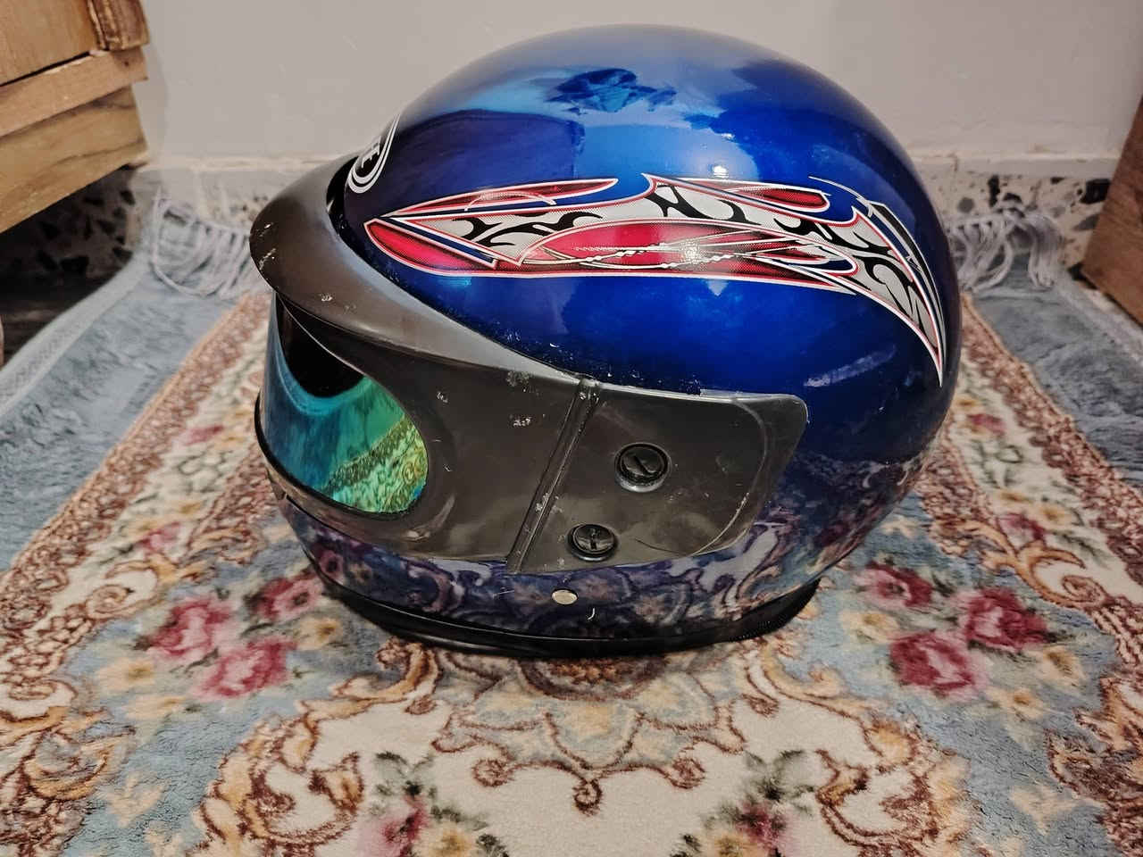 السلام عليكم ورحمة الله وبركاته، خوذة للبيع اخذتها قبل 4 أيام لسع جديدة، السعر 15 وبيها مجال بسيط

الرقم : ***********
