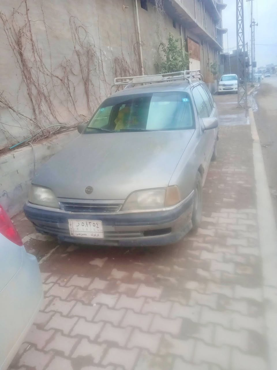 السلام عليكم ورحمة الله وبركاته سارة اوميكه استشن كير عادي موديل 93بطاقة بنزين شرطة التحويل محرك كير شرط شاصي نضيفه تايرات أمامي وخلفي صدر أمامي وخلفي كلة بشرط  السعر 40 وبيه مجال اذا اكو مراوس سياره اوميكة صندوق  الرقم ***********
