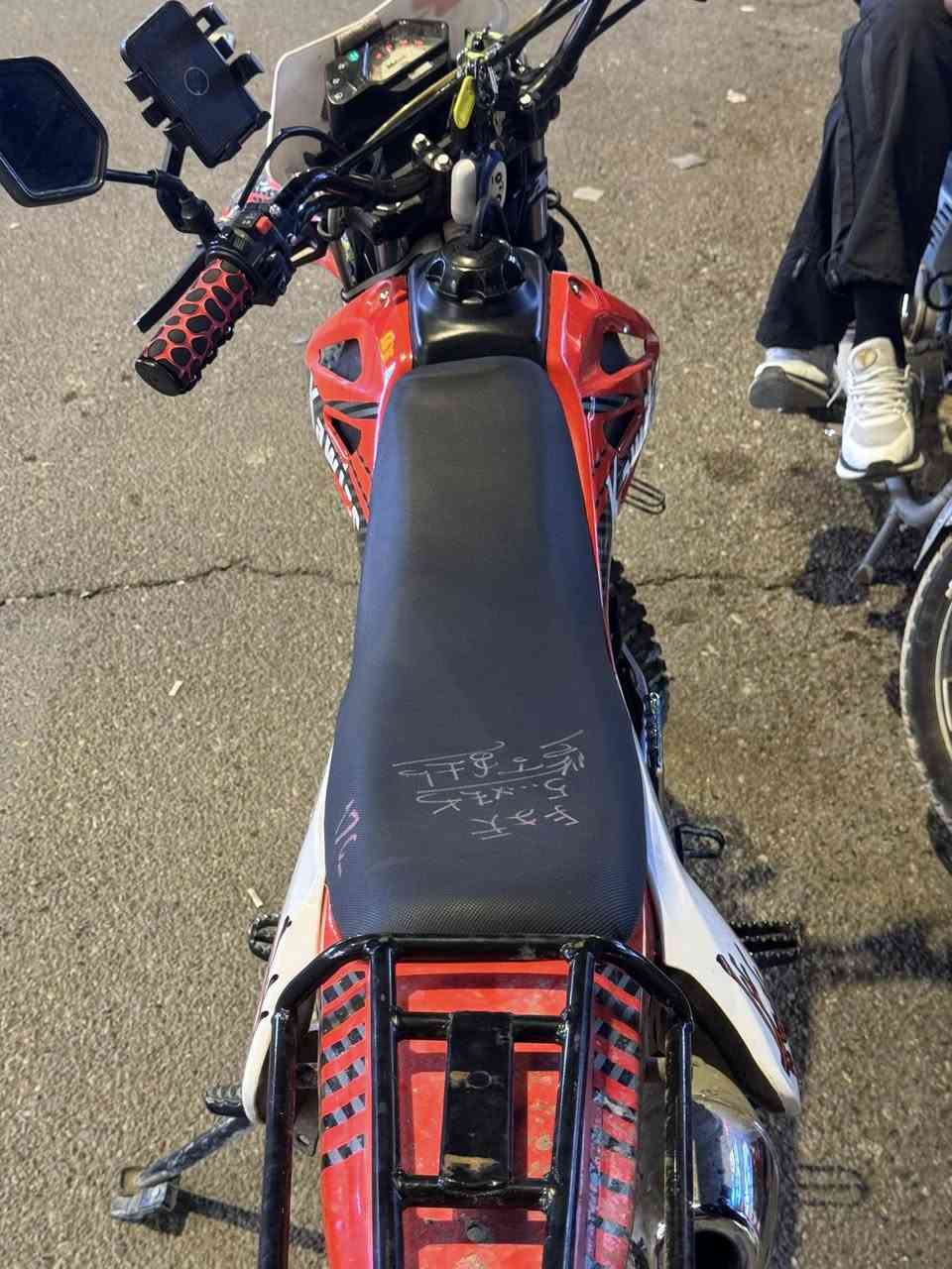 قفاز كواير مكينة ربع 250cc موديل 2025 دراجة اي نقص مابيها شلعه معدل سعرها مليون و150 مكاني الاعظمية 
للتواصل : *********** ♥️.
