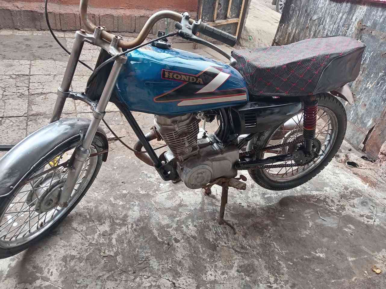 دراجه ايراني نامه السعر 180 العنوان بصره حيانيه ***********
