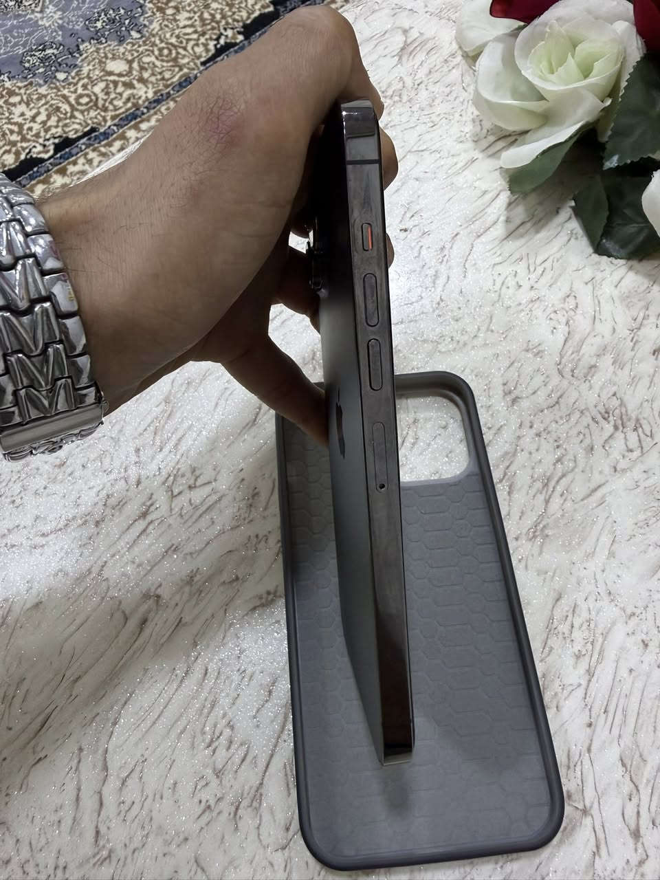 ايفون 13 برو ماكس ذاكرة 256 بطاريه 96 بلاد ملحقاته كامله 
الجهاز وتر بروف على وضع الشركه ما بي اي خلل 
السعر700
مكاني ميسان (العماره)
تواصل : ***********
