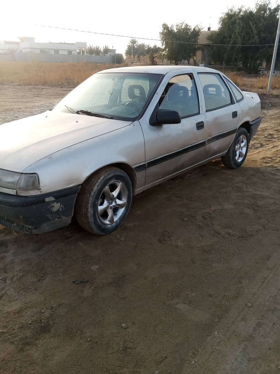 سلام عليكم سياره للبيع فكترا موديل 1992 محرك وكير جديد رقمه بغداد سعره 27 بيه مجال مكان سياره فلوجة  ***********
