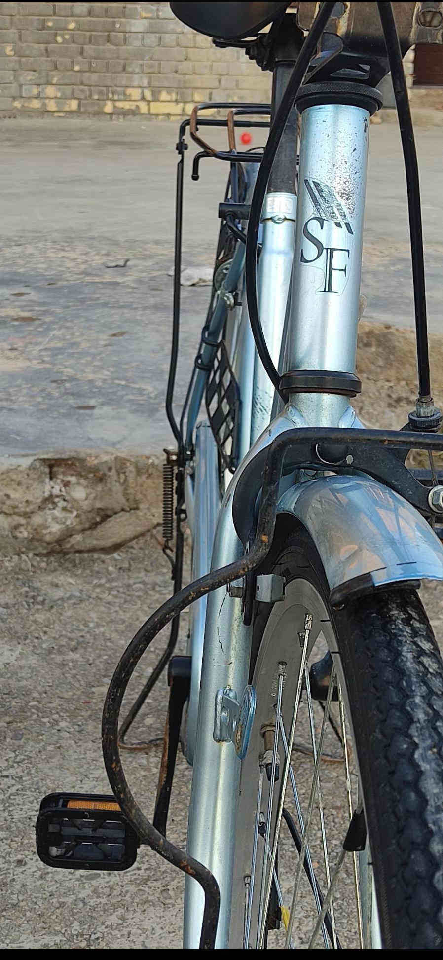 السلام عليكم
بايسكل للبيع 
حجم 26
نضيف كلش مستعمل قليل 
السعر 80 الف 
مكان محاويل 
***********
