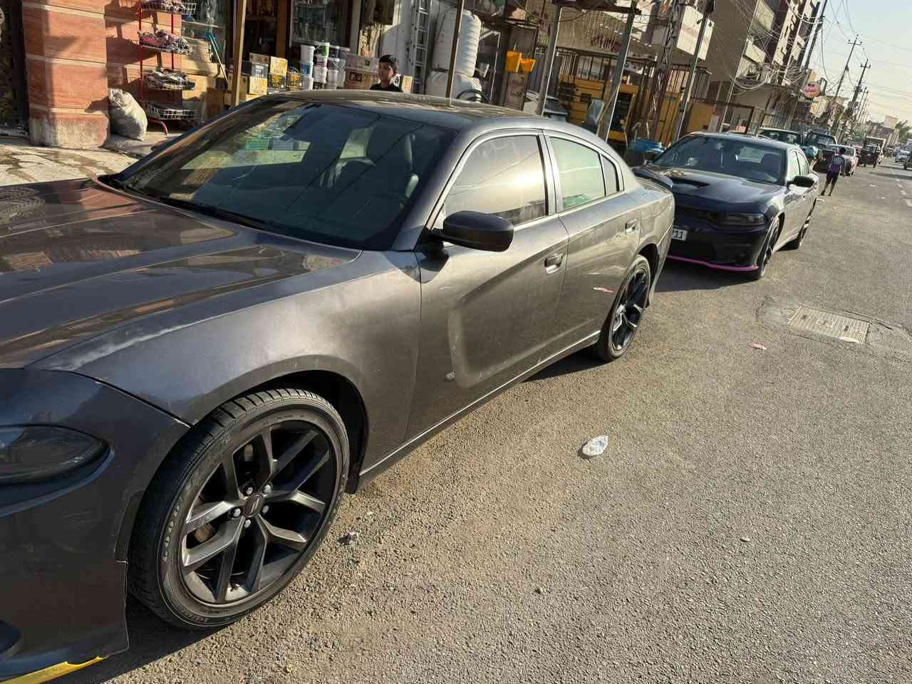 سلام عليكم

جارجر 2017 sxt plus رقم بغداد 

ماشيه 141.000 mile 

مكينه 3600 
السيارة فول مواضفات للاخير :

فتحه سقف

كشنات جلد تدفئه تبريد

كشنات خلفيه تدفئه 

ستيرن تدفئه

خزن مقاعد ميموري 

تحكم كشنات كهرباء بالكامل + مساج

حساسات خلفيه 

سستم صوت السياره هارمن كاردن
الخ... من المواصفات

السياره تحتوي على ادامة كاملة للصدر  الامامي
عليها ويل 20 مال gt 

السيارة داخلة كلين بس بلعراق صار بيها حادث بچم فقط . 

158$ وبيها مجال بسيط 
مكان السياره بغداد  
للاستفسار ***********
