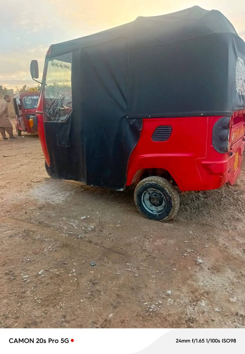 سلام عليكم تكتك بياجو رقم للبيع مديل 2018 كشرها مثل ما موضح كدام عينكم
محرك محور تيفي اس جديد بلكارتون شدينا اخوان ميكانيكها كامل مابي نقص 
سعرها 3مليون بيها مجال بسيط 
عنوان ديالى الكاطون 
رقم ***********
