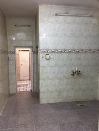 بيت الايجار حي الجامعه موقع ممتاز  3غرف مطبخ ستقبال وكراج ملحقات  اجار...