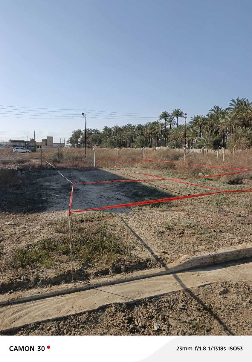 سلام عليكم ارض للبيع مقابل برج الجزيرة نزلت شارع ماجد الحميد ٨٨متر واجهة ٦.٣٠ إنزال ١٤ متر زراعي سند ٢٥ الارض مخدومة من ماء و كهرباء ومجاري ورصيف للاستسفار اتصل على الرقم ***********
