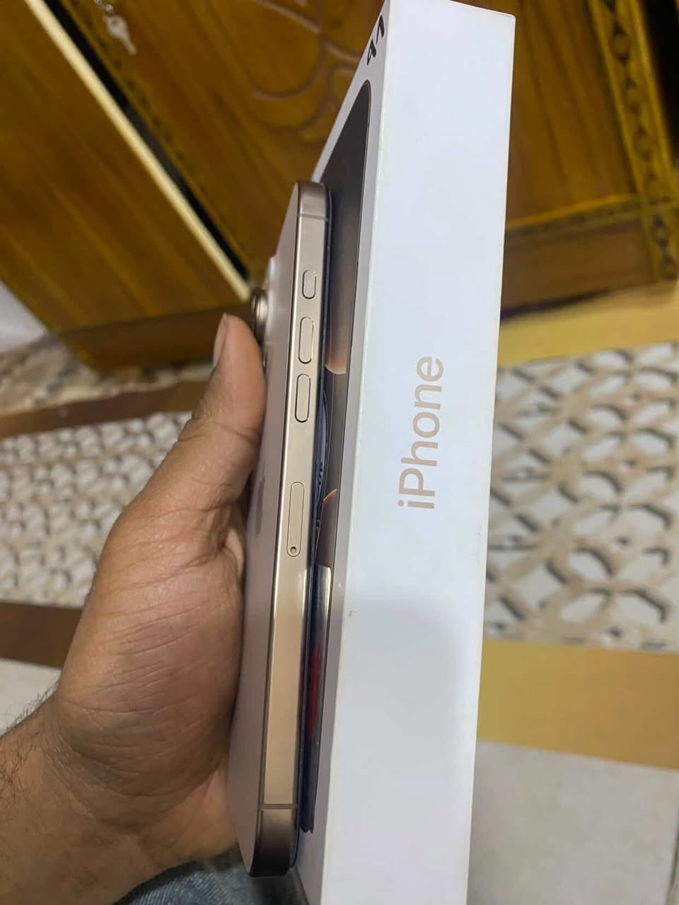 السلام عليكم 16 برو ماكس ذاكرة 256ماستر بطاريه 97 بعد جديد بضمان الوكاله  السعر 1400 وبي مجال قليل مكاني بصره رقم الهاتف ***********
