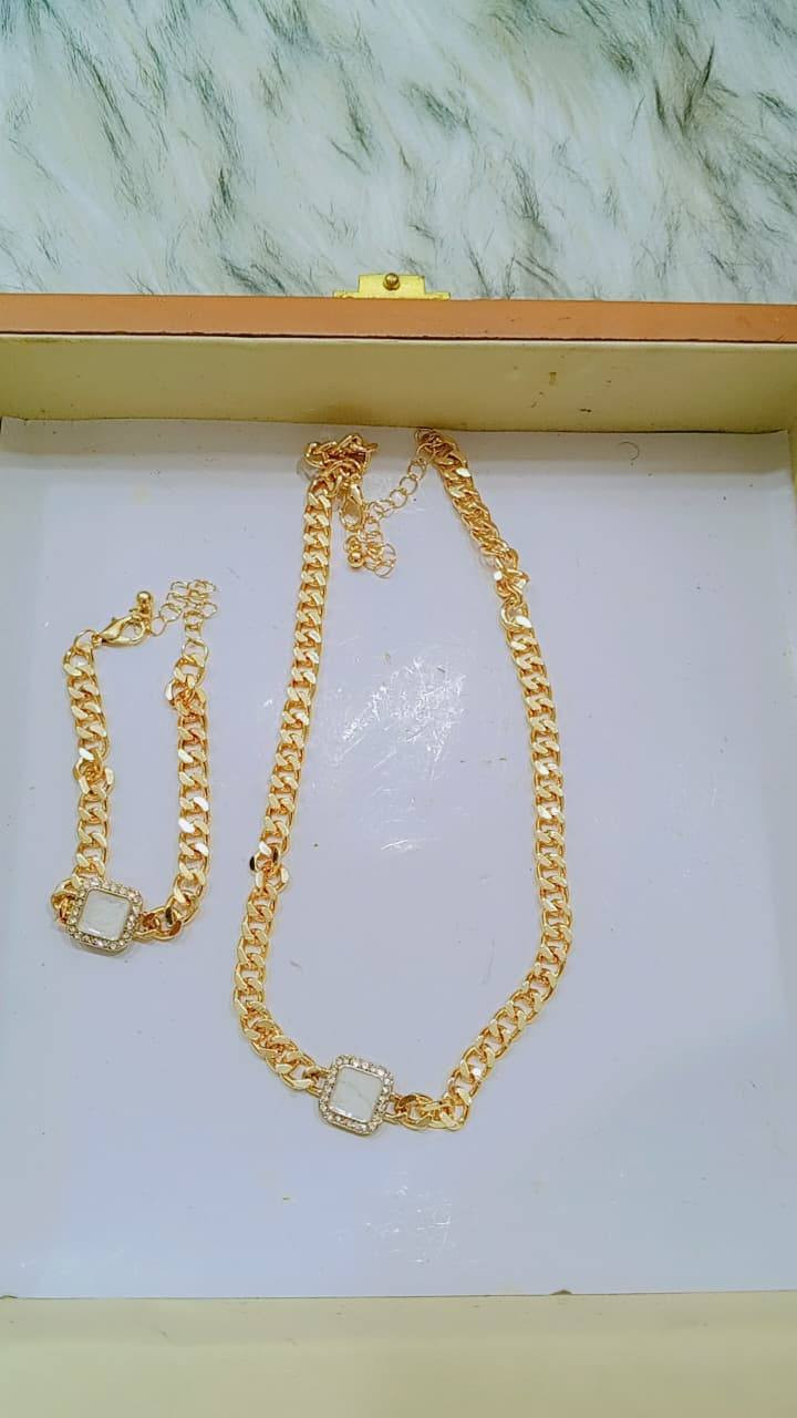 يتوفر شلعه مال اكستسورات
جنط الي يحب يحجز خاص بسعر كلش مناسب


**إذا كنت صاحب هذا الإعلان وتريد حذفه لأي سبب، رجاءا أرسل رسالة إلى الدعم الفني**