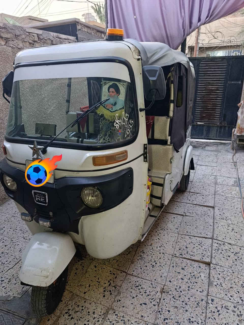 السلام عليكم تكتك موديل ٢٢البيع رقم وسنويه باسمي بس ظربه وحده راجعه على البارد خفيفه *********** السعر ٨ونص المكان الأمين الثانيه
