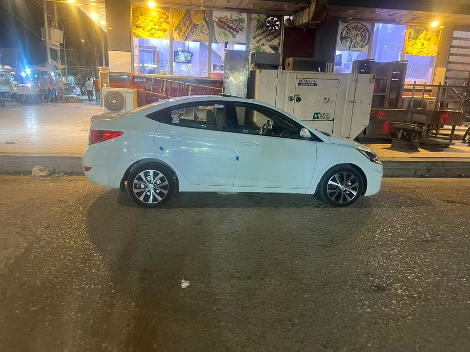 اكسنت موديل ٢٠١٥
خليجي كفاله 
محرك 1600 المرغوب
٩٨ وبيها مجال 

***********
