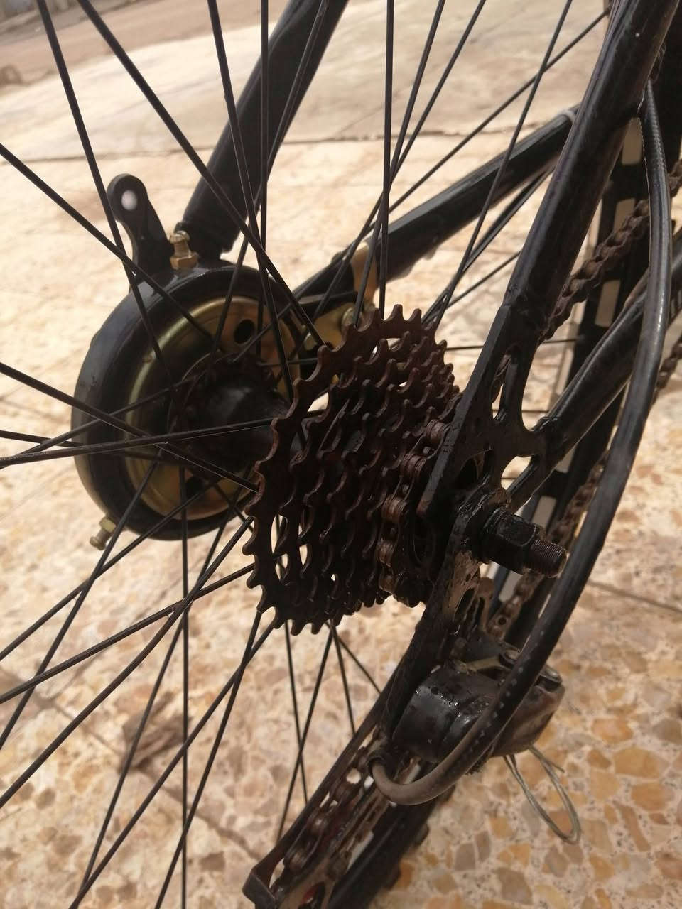 سلام عليكم بايسكل جبلي للبيع اسطابات شغال طخم تايات جديد كلشي جديد مكان حي السماح سعر 40 وبي مجال الطيبين


**إذا كنت صاحب هذا الإعلان وتريد حذفه لأي سبب، رجاءا أرسل رسالة إلى الدعم الفني**