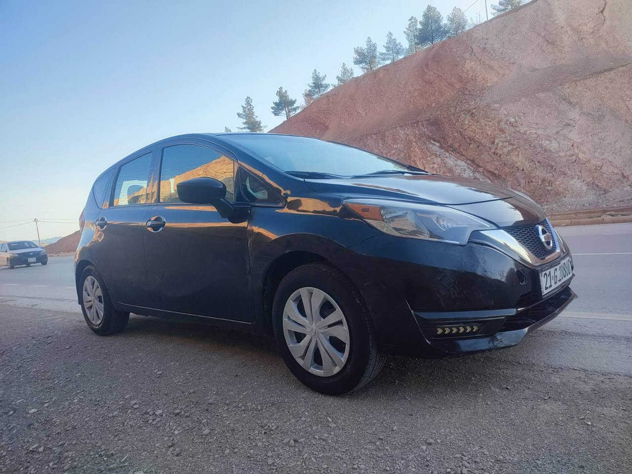 نیسان ڤێرسا نۆت ٢٠١٧ سەیارەکە موسفات sv بەس بۆنیت بۆیاخە جەمپێکی خەفیفی پێشی هەیە سەنەوی نوێیە تاکو ٢٠٢٧ سەیارەکە تا بلێی جوانو توندوتۆلە یەک دینار مەسروفی نیە نرخی٨٥ محامەلە .***********. شقلاوة, أربيل
