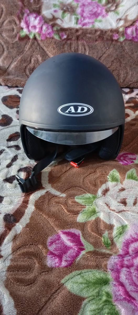 السلام عليكم خوذة اصليه مال امزون سعر 25الف عنوانك بغداد رقم هاتف ***********
