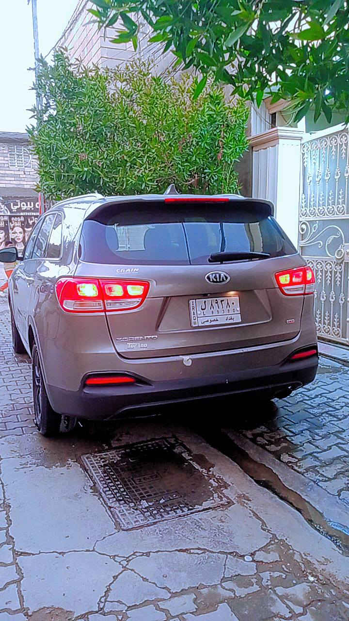 السلام عليكم 
سورنتو موديل 2016 رقم بغداد .. محرك 4 سلندر 
2400
حادثها قطعتين  
مواصفات 
_ شاشة 
_كامرة دوارة 
_ كشنات كهربائية + تدفئة + تبريد 
_ حساسات امامية 
_حساسات خلفية 
تحكم ستيرن 
_ مانع انزلاق 
وباقي المواصفات
السيارة جاهزة من كير ومحرك وحدادية 
السعر 135 وبيها مجال بسيط 
مكان السيارة نجف كوفة 
مكلف بالنشر 
للاستفسار _*********** النجف, العراق
