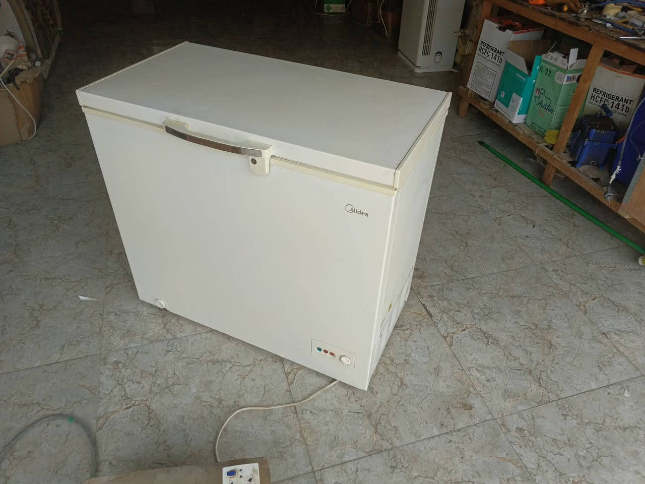 مجمدة 14قدم نضافة 75%
 هاتف***********
تقاطع القدس دور الزراعة 
السعر190
