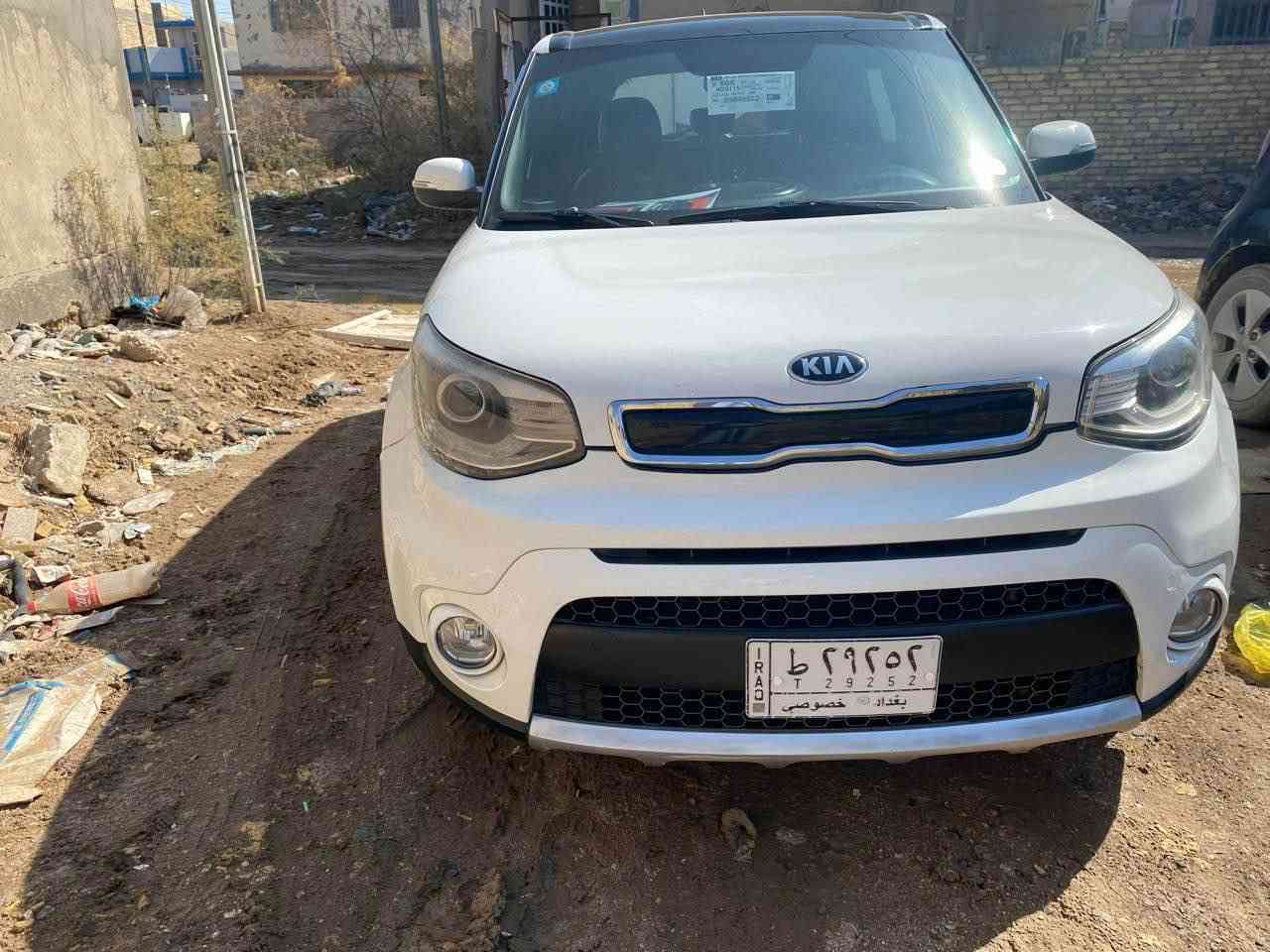 كيا صول موديل 2015 وارد أمريكي فول مواصفات 
مكينة 2000 gdi رقم بغداد بأسمي 
تحكم استيرن جهتين و بصمة تشغيل و أبواب كشنات كهرباء مع تدفئة و تبريد للكشنات و الاسترين شاشة دوارة و بعد بيها اهواي مواصفات ..
للتواصل على رقم الهاتف *********** ديوانية, القادسية
