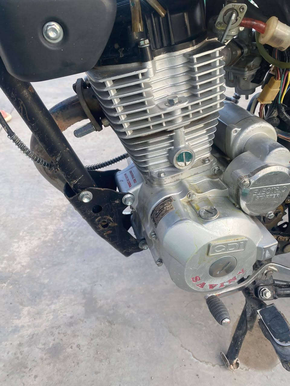 دراجه سيفان محرك نضافه فول والمكينه ناعمه مثل ماشوفون نظافته فول سلف شغال والهندر نكره شرط والدراجه نشطه شلعته تشك الكاع شك ومراوس بماكس حسب القناعه او للبيع سعره 250  الرقم ***********
