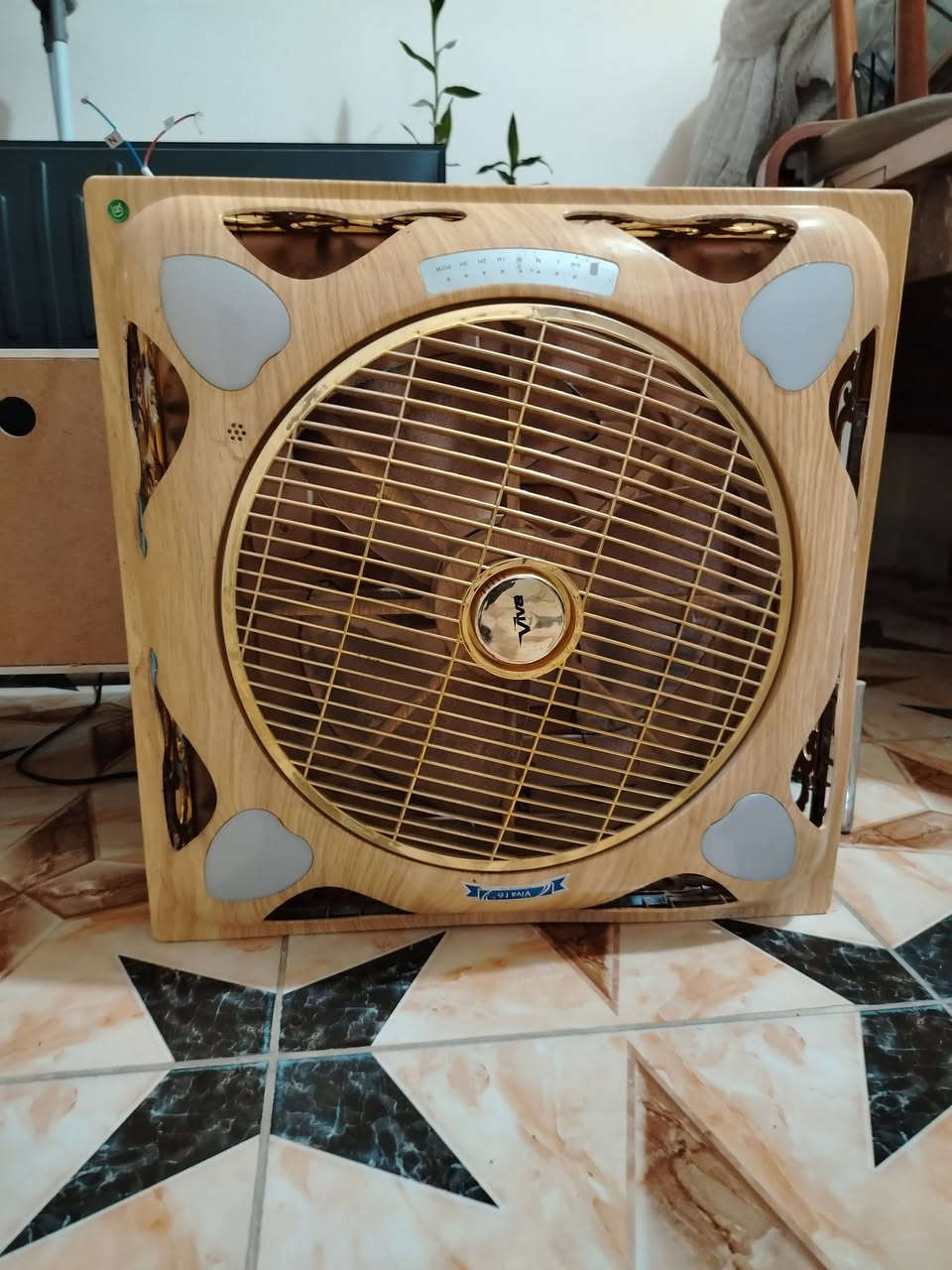 السلام عليكم ورحمة الله وبركاته
للبيع كاونتر جديد ما مستعمل

ميز طعام مع 4 كراسي

ميز تلفزيون

طباخ 5 عيون

بنكه سقفيه مال سقف ثانوي
مكان كركوك
الاستفسار اتصال على الرقم ***********
