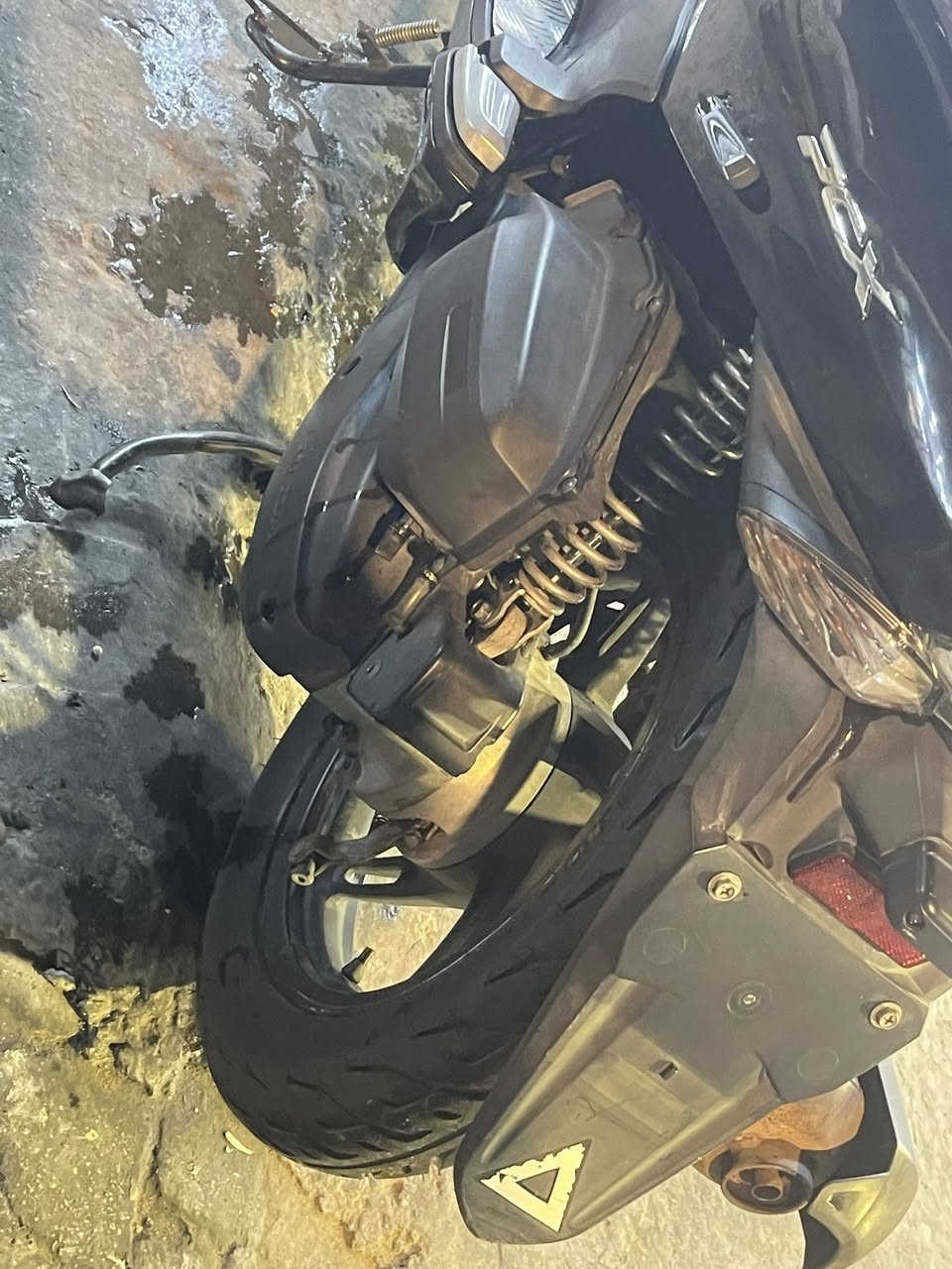 سلام عليكم pcx جيل اول دراجه رمبه برغي ممفتوح بيه مكاني بغداد مدينه الصدر ***********
