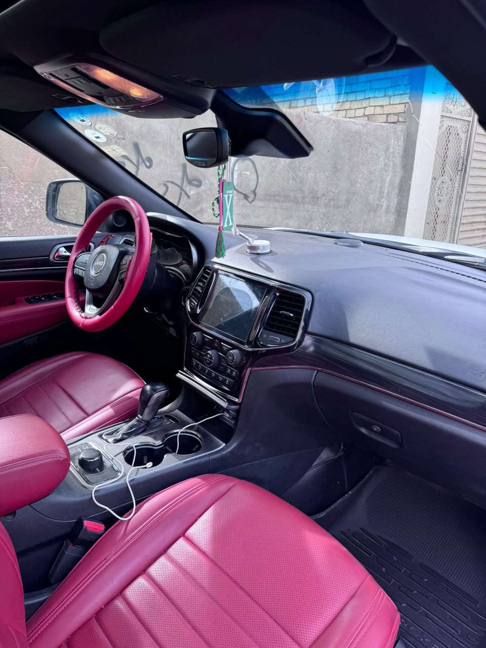 سلام عليكم للبيع او مراوس جيب 🚙 Sسياره فول 2020 رقم اربيل هزه جديده تحويل مباشر ماشيه 110 سياره بنراما فول مواصفات رادارات خلفيه اماميه حساسات ايضاً كشنات كهرباء حزن ميموري ام الرادر  محرك 8سلندر سياره طگ سليفون حادثها ربع البنيد والجاملغ ربع البنيد صبغ والجاملغ والباب بدون دواخل بدون شواصي بدون لغود عنوان بغداد السعر 235 وبيه مجال بسيط جدا مكان سياره بغداد المشتل *********** حجي وسام
