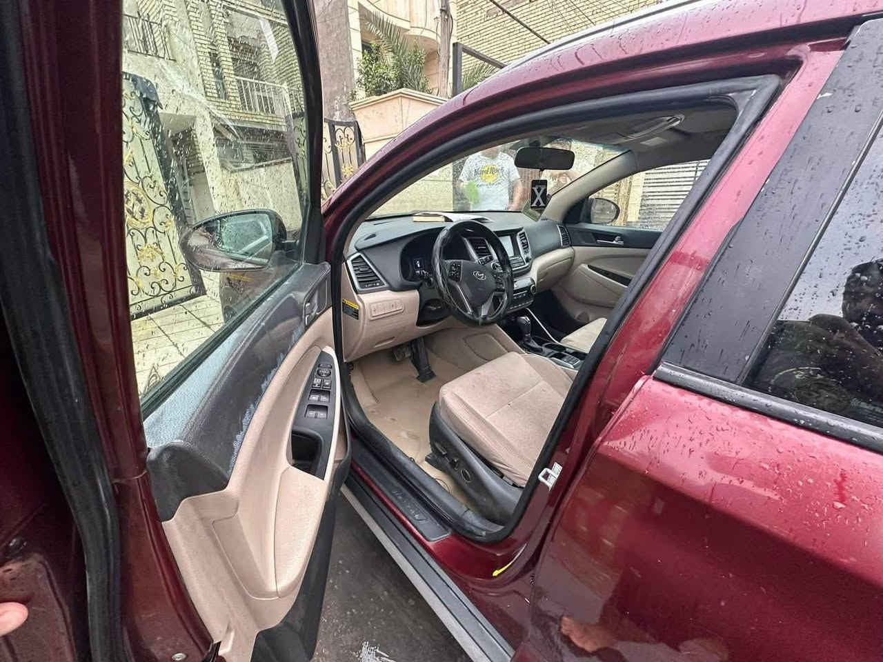 توسان واردي امريكي للبيع
رقم بغداد تحويل ثاني يوم.. 
مواصفات نص فول معروفه 
.تحكم سترين 
.شاشه جبيره 
.كامره خلفيه 
.كشن تحكم كهربائي
. مثبت سرعه 
وبعد بيها مواصفات
كير ومحرك مكفولات 
سياره نظيفه حادثها جنطه وجاملغ خلفي موجود سونار بصوره والباقي مكفول 
مكانها بغداد عامريه 
الشراي يتصل
 *********** واتساب
