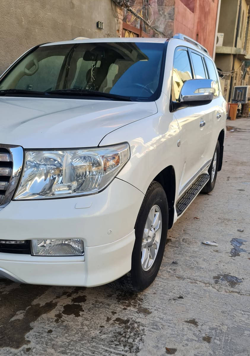 السلام عليكم للبيع لاندكروز ستينية اصل 11 فول مواصفات رقم بغداد  ماشية 192 الف السعر 000 33  السونار مرفق السيارة موجودة في واسط الكوت ***********
