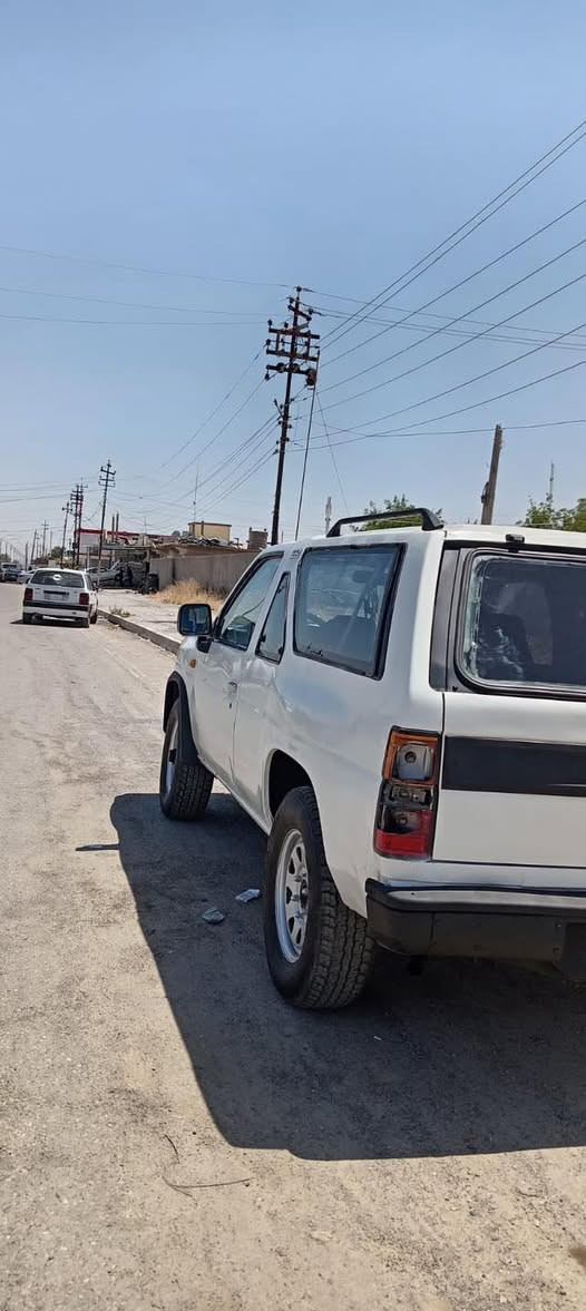 السلام عليكم سياره نيسان بدون تحويل صاحبو متوفي مكفول دوله و عشاير محرك كير طخم تاير صدر كهربائيات كلو شرط سياره جاهزه سعر 22وبي مجال 
***********
