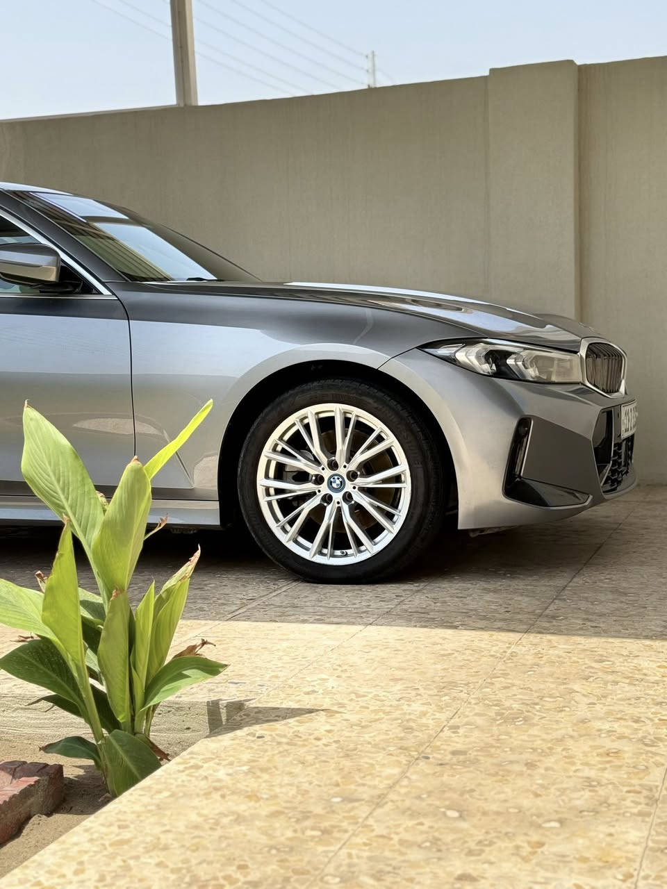 2024 Bmw 330  
اخوان السياره فول موصفات 1/1 
بس الدعاميه الاماميه وبدلتها 
ماشيه 24 الف 
صفر مسج 
بدون بارد بدون تكحيل السياره كلش نضيفه شخط واحد ما بيها ما مشتغل ولا كلوب بيها بالعافيه ع الياخذها 
سعرها 327 وبيها مجال بسيط 
مكان السياره بغداد
***********
