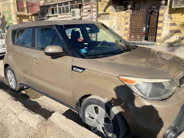 كيا صول 2016 وارد امريكي
-محرك 1600 gdi  

- ضربتها وجاملغ عكس سايق  ابيع مكينة ضعيفة 

-  تحكم ستيرن ٤ جهات

- ٣ وضعيات قيادة ايكو ، نورمال ، سبورت

- شاشة 

-كشنات 

- كاميرا 

- حاكية مع ربط موبايل

- كروز سرعة

- نظام ايكو تقليل استهلاك الوقود

- Aux

- Abs مانع انزلاق

-سعر على اتفاق 
لاتصال على ارقام 

‭0771 314 7888‬
