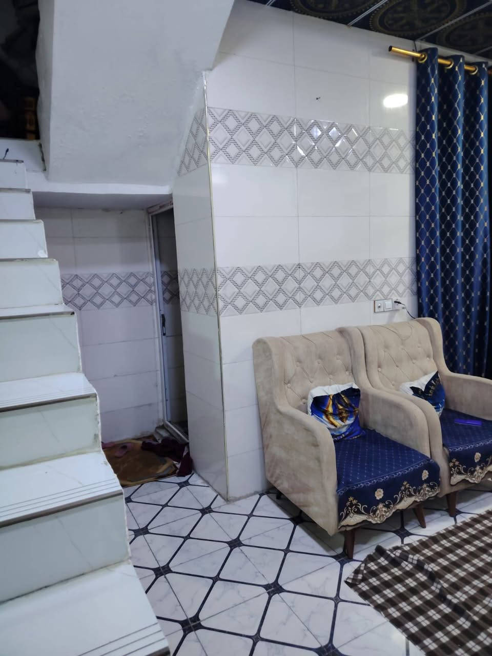 #يا_الله_يعلن_مكتب_دارك_للعقار 🏢 بيت للبيع🏘
مساحه 75 متر🚩 طابو زراعي سند 25 🚩  قرار محكمة 

سعر مناسب. /// بناء درجة اولى /// 
الستفسار او مراجعه المكتب📞📞☎️ ***********

#احجز_بيت_حلامك_الرائع🥰🥰#في_مكتب دارك

عنوان 🏘البيت نجف الشرف  على شارع المطار
مقابل قريه الغدير عامود 321 شارع الصب

تفاصيل غرفه  وصاله   ومطبخ  وصحيات داخل وخارج طابق ثاني غير كامل 

جميع الخدمات ماء كهرباء  تبليط🛣 و مدارس ناره ليليه

بناء طابوق اساس وسقف صب كونكريت 

عنوان المكتب دارك  شارع_المطار_الحولي_الجديد 
عمود321

#مكتب_دارك_للعقار   الستفسار ☎️☎️ ***********
 ملاحضه البيت غير مسكون

يوجد لدينا كافت العروض وبسعار مناسبه  معا  الخدمات🏗يوجد لدينا جميع المساحات عنوان المكتب عمود 321شارع الصب 

ملاحظه البيت غير مسكون
