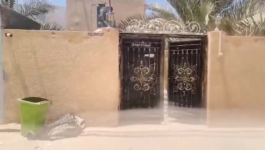 بيت 200 متر نضيف اعكاده حي العسكري قرب مدرسه ذات السلاسل سعر عرصه
يحتوي على ثلاث غرف نوم صاله استقبال مطبخ حديقه السعر 115 
***********
