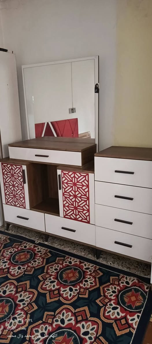 السلام عليكم اخواني عندي غرفة نوم تركية مستعملة نقصها تختت چرباية   ،،،
كما موضح في الصور
#تحتاج تصليحات
#الفتح والنقل على المشتري 
#مكان الغرفة في الزعفرانية شارع الكهرباء خلف حسينية الامام المهدي عليه السلام 
#السعر النهائي 350,000 غير قابل للتفاوض 
#الاتصال على الرقم ***********
