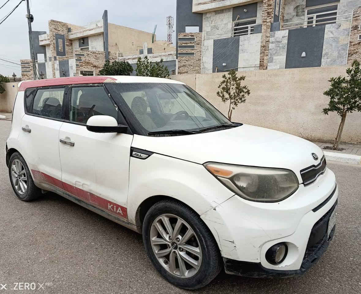 السلام عليكم اعزائي
كيا صول 2018 محرك 2000 امريكي رقم كربلاء 
ماشية 80 الف
حادثها موضح بالصور 
السيارة مال الوالد الله يرحمه مهملة صارلها فتره
يحتاجلها ترتيبات
المحرك بي نوزلات عطلانه من تكفخ حيل تدخن الصالنصة بس لا تنقيص ولا بخار 
مكان السيارة كربلاء تحويل مباشر مشروع وطني
السعر المطلوب 110
للتواصل *********** بشير
