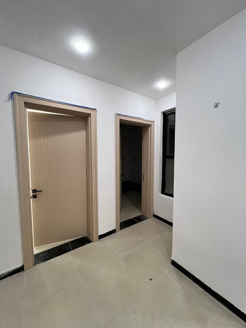 للايجـار فـي السيـديـه
وحـده سكنيـه طابـق ثالـث زيرو(معزولـه)

مسـاحـه 100 م بنـاء درجـه اولـى

تحتـوي علـى غرفتيـن نـوم وصالـه سـويـت ومطبـخ 

وخدمـات +بلكونـه

الموقـع مربـع ال400 📍قرب جسـر الجادريــه

بـدل الايجـار (650) قفل

❗️مطلـوب عائلـه سكـنه السيديـه (موضفيـن) 

للاستفســار 

***********

***********

واتسـاب
