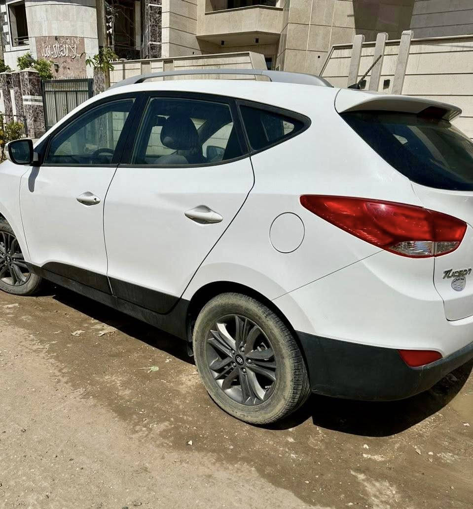 السعر ١٦٨
توسان خليجية موديل ٢٠١٥ 
ماشيه ١٠٩ الف حقيقي
مكفوله 
والمحرك والحدايه مكفوله 
رقم بابل وموقعها بابل 
الرقم للاستفسار ***********
