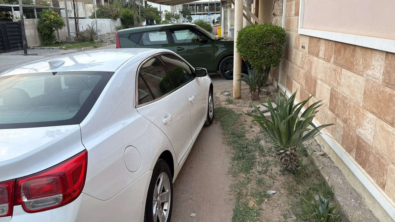 ماليبو 2016
محرك 2500
بيها قطعتين صبغ فقط 
سياره جاهزه ونضيفه 
كير محرك صدر تبريد كهربائيات خير من الله 
السعر 88 
عنوانها بغداد الغزاليه 
***********
