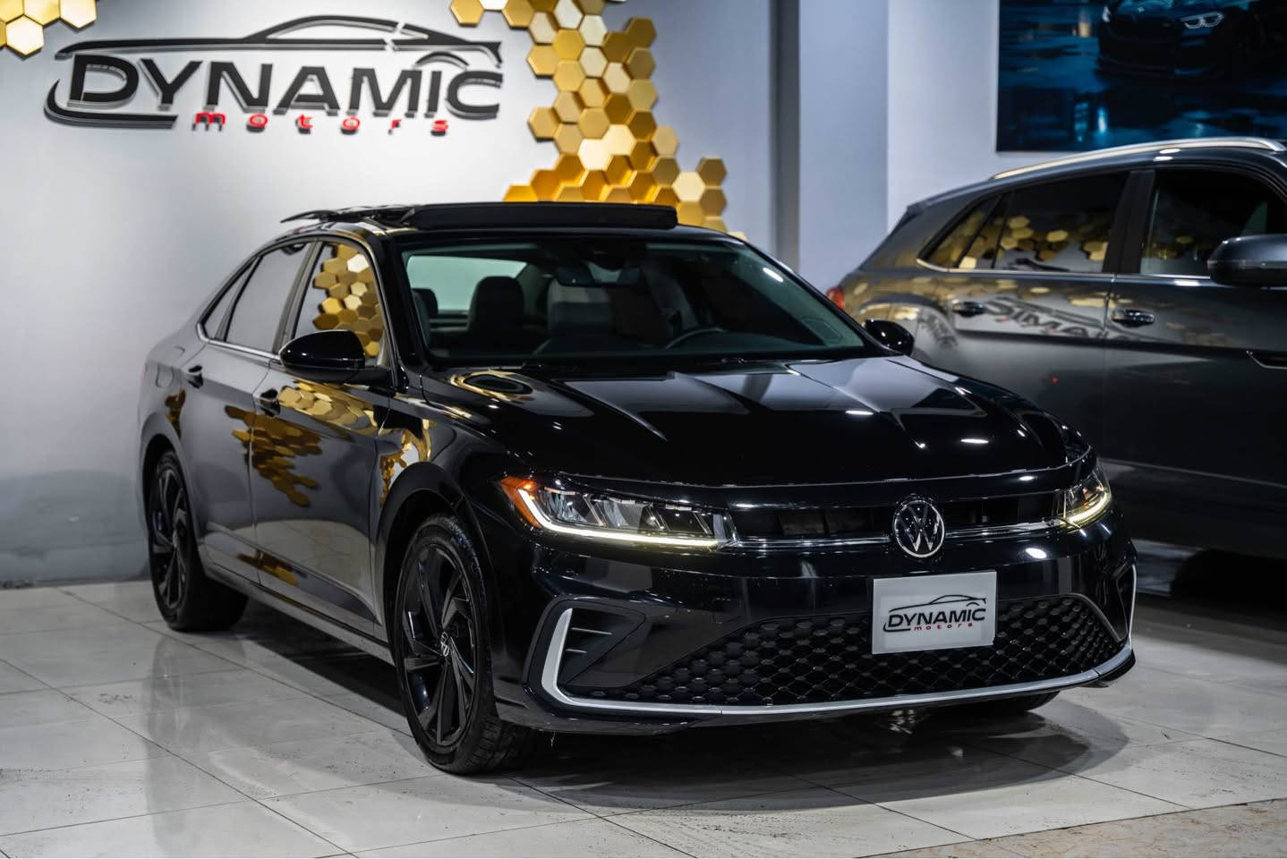 2025 VOLKSWAGEN JETTA SE بانوراما🔥🔥🔥
سعر : 🔥🔥
موديل :2025
مواصفات : SE
محرك : 4 سلندر
وارد : امريكي
عداد : 20,000ميل
صبغ : ٢  قطعة بجم كبس
ارباك : كل شركة سليم ✅✅
رقم : ( موقط) ( كاتي)
ناونيشان هةولير جادةي حديد و خشب پيشنگاي دايناميك موتورز
بو زانياري زياتر پةيوةندي بكةن بة وتس اب
*********** 
============ أربيل, العراق
