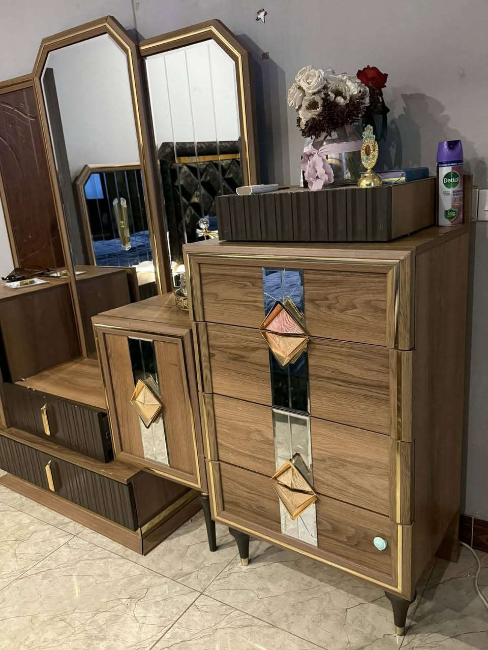 غرفة تركية للبيع مابيهه ضرر اخذتهه قبل سنة بملونين ٨٠٠ وبيها مجال ٨ قطع


**إذا كنت صاحب هذا الإعلان وتريد حذفه لأي سبب، رجاءا أرسل رسالة إلى الدعم الفني**