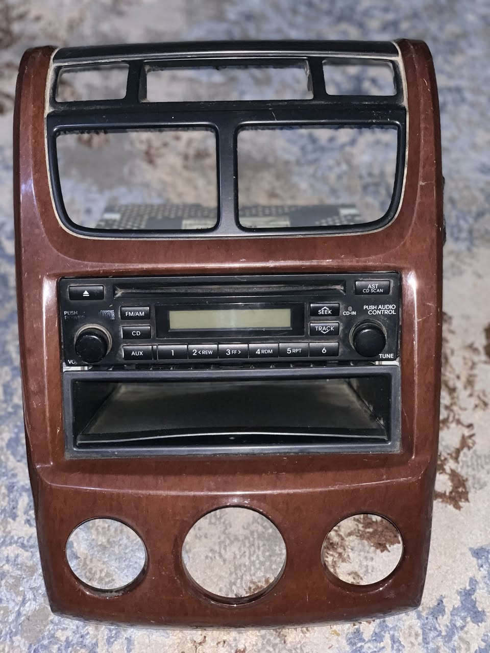 السلام عليكم .. للبيع
مسجل سبورتج اصلي2009 +كفر صاج مسجل وتبريد الاصلي2009 بي كسر بالظهر بسيط ميأثر بالشد+يدات ابواب نيكل2009
البيع شلع  كلهن ب40 الف 
مكاني بغداد/الرصافة / الشعب قرب محكمة الشعب
رقمي ***********
