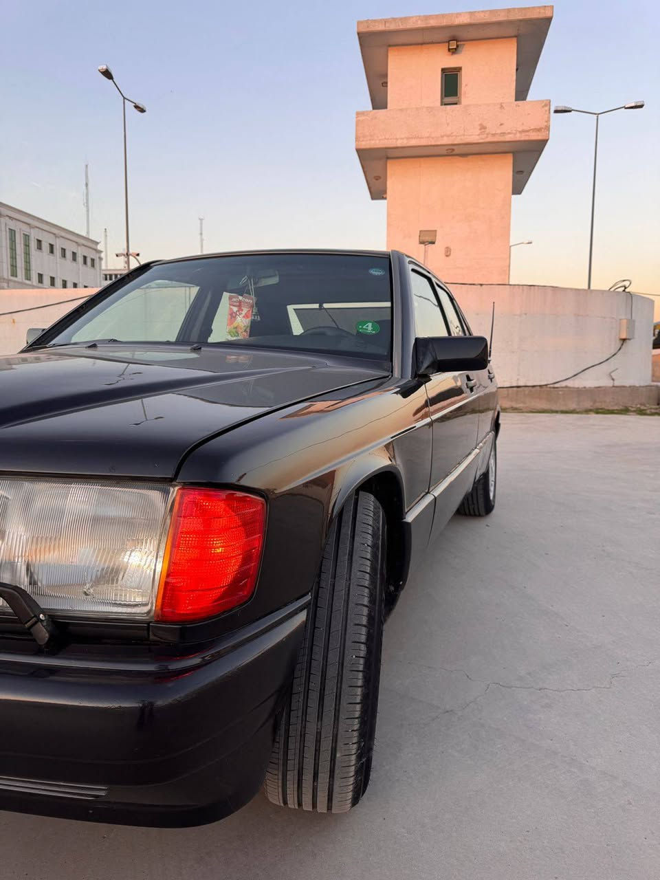 مرسيدس حجم 190موديل 1991 صيغ عام للجماليه كير ومحرك ونجي 2400 تبريد وتدفئه صدر جديد وطخم تايرات جديده كهربائيات كلها شغاله وهزه وبراد ورقم جديده شرط تحويل ووكاله سعرها 65 وبي مجال والشراي يخابرني وهذا رقمي *********** ويدلل كركوك, العراق
