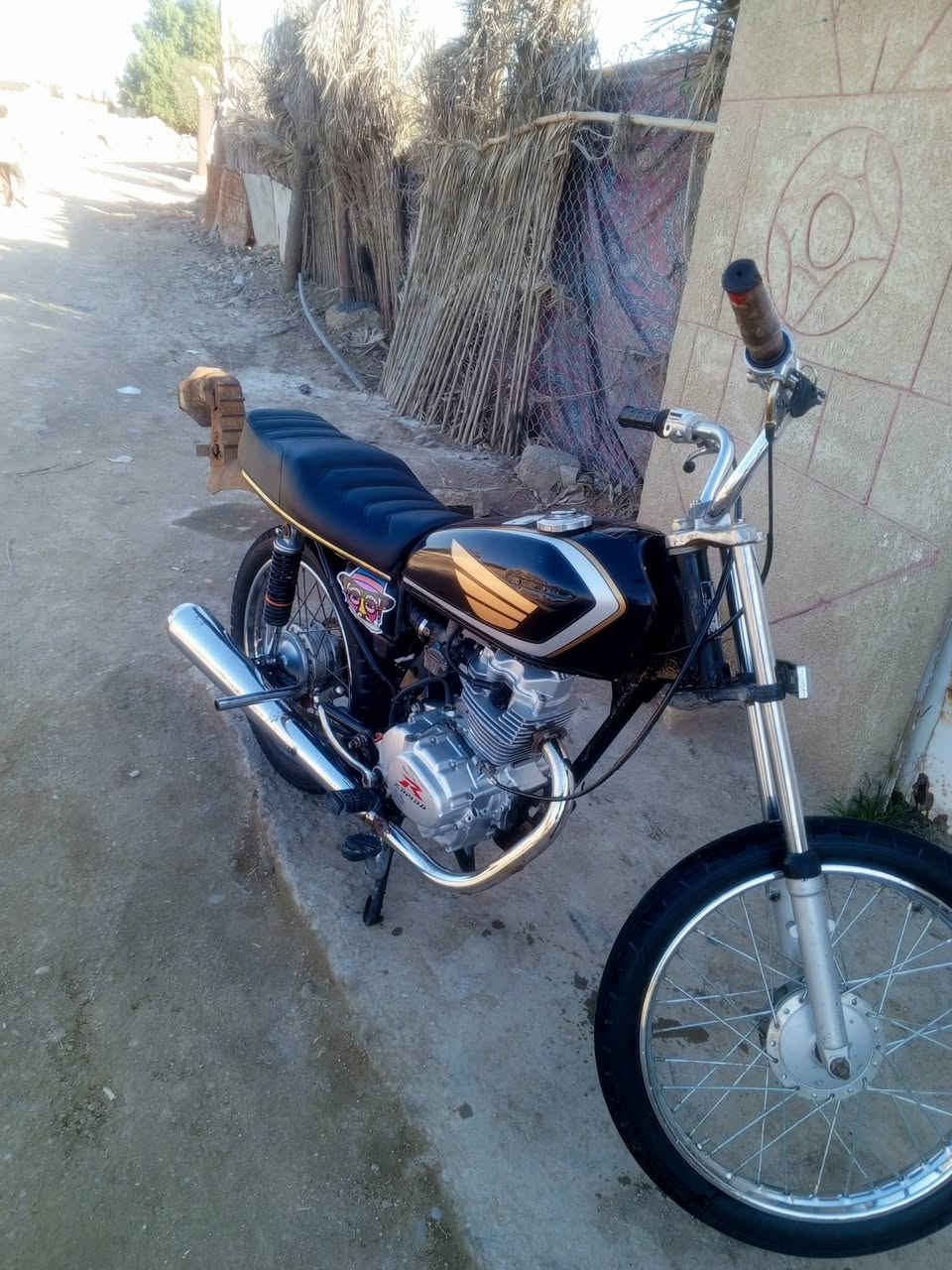 سلام عليكم شباب دراجه لبيع وراق اصولي تعمير 25ولشاصي 15لسعر خاص هاثا رقمي ***********
