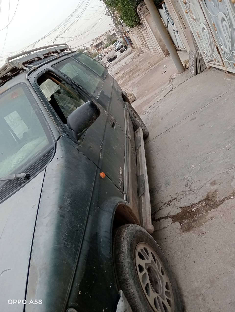 السلام عليكم 
دوج كلايزلار 1993
7 راكب مكينة بيها خيط بخار
صدر امامي جديد
مشط استيرن جديد 
باور جديد
تخم تاير نضيف
دواخلها نضيفه
كهربائياتها جاهزة 
السياره بيها جراد 
بيها خياسات قليله بل هلال
السعر 32 
مكان السيارة بغداد حي اور 
رقم الموبايل ***********
