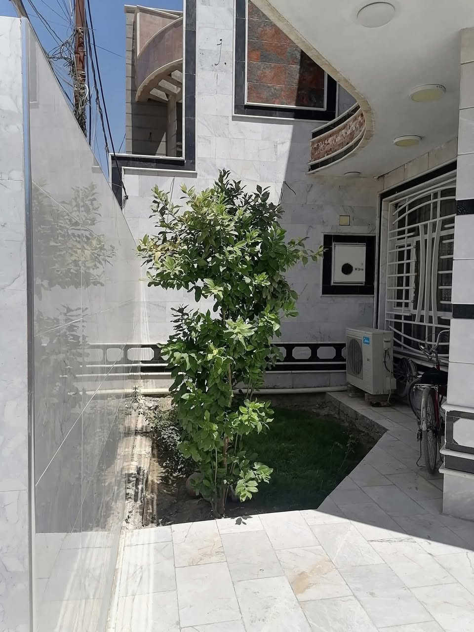 ⭕️دار للبيع في حي الضباط الاولى قريب من مدرسة الحله

⭕️المساحة ٢٢٥م طابو صرف 

⭕️بناء حديث 

⭕️الطابق الارضي يحتوي على صالة وهول ومطبخ وغرفة نوم ومجمع صحيات 

⭕️الطابق الثاني يحتوي على ثلاث غرف ومجمع صحيات 

⭕️لطلب سعر  مراسله الصفحة او الاتصال على الارقام

*نستقبل جميع عروضكم السكنية 🏠 والتجارية 🏡 بكافة مناطق الحلة 
……………………………..
للمزيد من المعلومات

مراجعة مكتب بابل الكائن في شارع ٦٠ مقابيل حلويات ريف دمشق اوكراج ناجي كماش سابقاً او الاتصال ☎️ 

***********ابو احمدالاسدي  
***********احمد الاسدي
***********امير الاسدي
