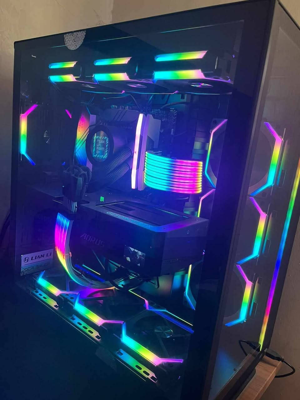 السلام عليكم تجميعه كامله للبيع
عدا الماوس والكيبورد والسماعه
السعر 2400$
شاشه Aorus 2k 165hz 1ms
شاشاه سامنسونك 60hz 1080
ستاند لشاشات الثنين
ميز تفصال عرض 2 متر
يوبي اس اون لاين apc 1500
يوبي اس اون لاين 2000 فاربر

INTEL CORE I7 13700KF
CASE ‏LIAN LI BOX 
MB Z790 GIGABYTE UD DDR5 
Cpu cooler Aorus X360 
Aorus rtx 4070 ti master
RAM T-FORCE 2x16 DDR5 6000mh 
SSD 2x1 TB SAMSUNG PRO 980 NVME
PSU ANTEC 850W Gold 
LIAN LI FAN


**إذا كنت صاحب هذا الإعلان وتريد حذفه لأي سبب، رجاءا أرسل رسالة إلى الدعم الفني**