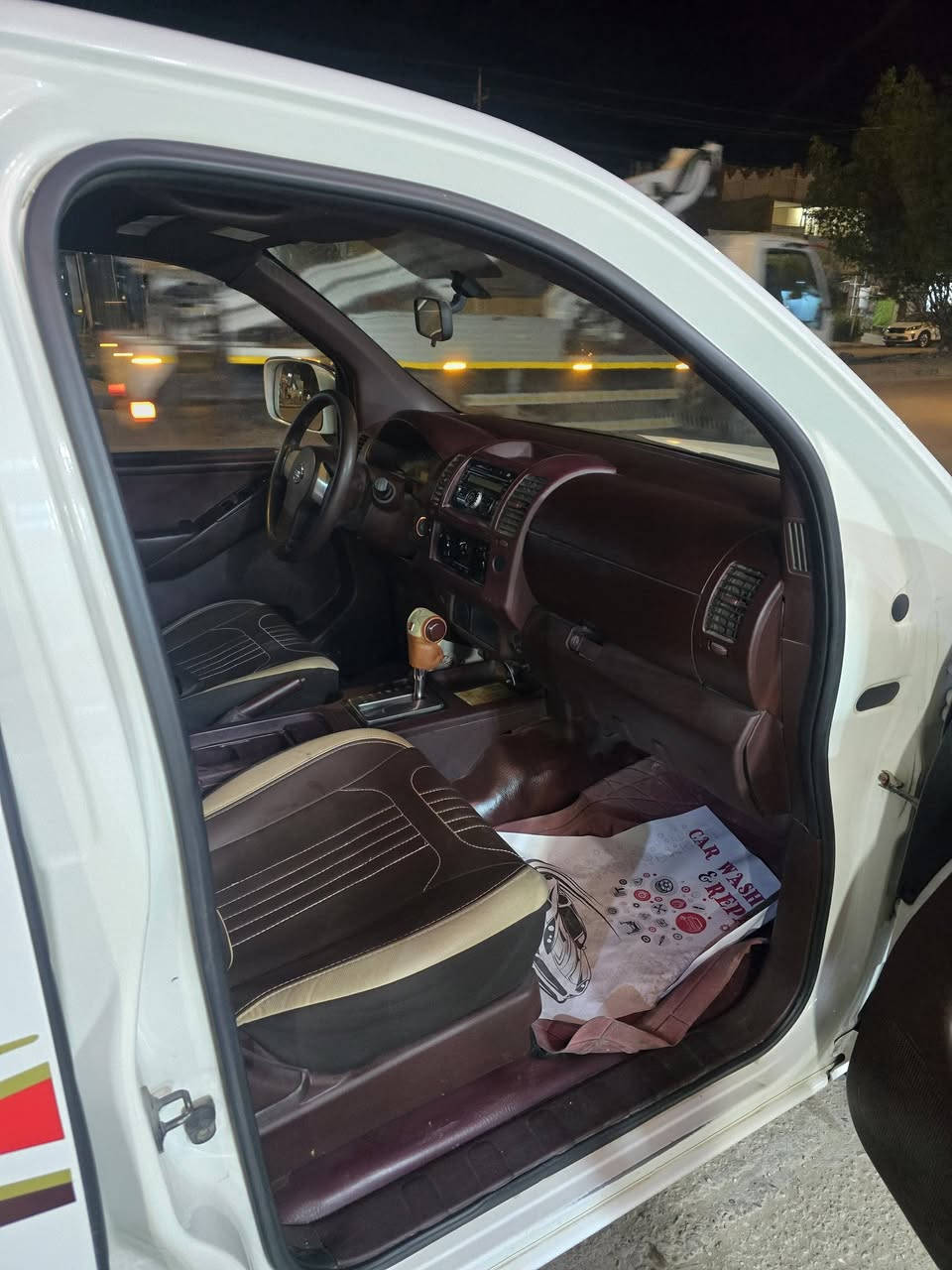 سلام عليكم
نيسان نيفاره 2013 اوتوماتيك سياره جاهزه مابيه نقص   السعر120 مكاني النجف  للتواصل ***********
