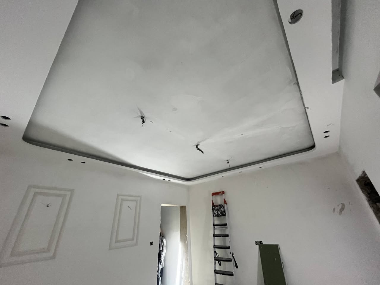السلام عليكم كادر العمل متفرغ تماماً للعمل شغل مميز وسعر مناسب لبخ + صطار ومخمر + ديكورات داخلية وخارجية ***********
