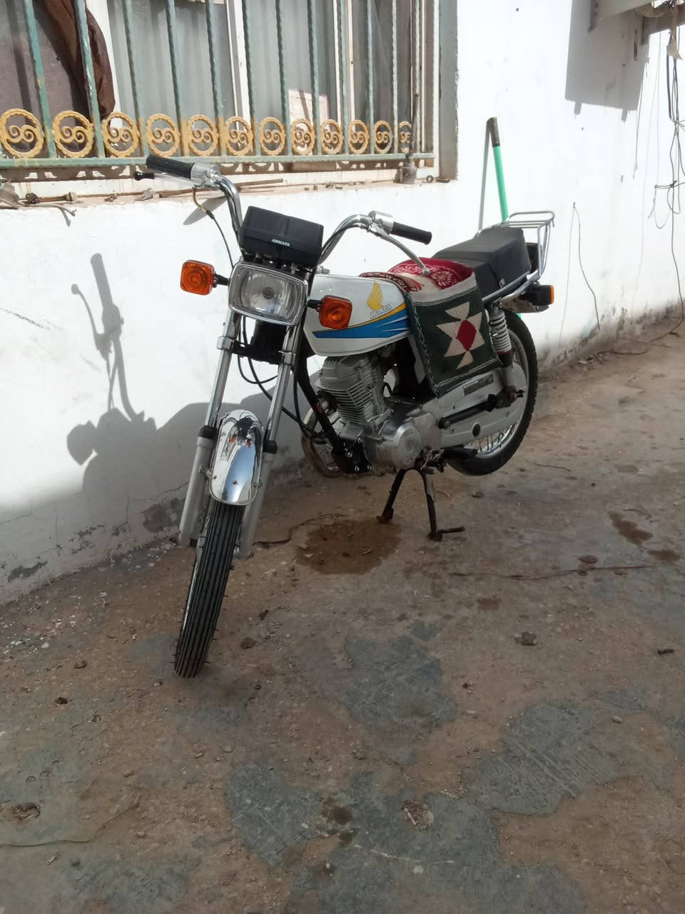 دراجه للبيع نضيفه تخبل كلك رقم الشاصي موجود والبليته السعر 450 مكاني كربلاء متواجد عله الفيس الرقم ***********
