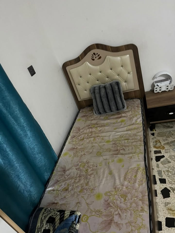السلام عليكم غرفة اخشاب للبيع تركي اصلي نوعيه ممتازه وتجي ع شوفتك شرط معجبتك عوفه، سعره ٢٠٠ وبيه مجال جدا بسيط عنوان بغدااد محموديه نضيفه وممتازه ومابيه عيب فقط يحتاجله تبديل براغي لان اعتقد مسحوكه لبراغي، علما قبل سنتين من ماخذه وبسعر ٣٥٠ من معرض الفرات ب منصور هذا رقمي متواجد واتس(***********
